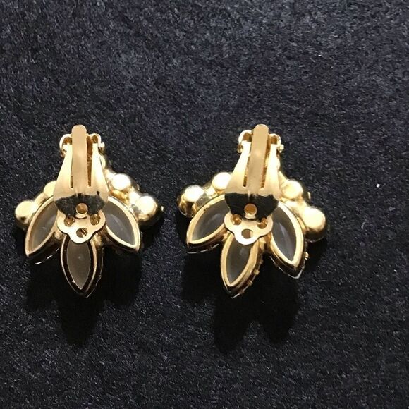 Earrings, beautiful three leaf design from estate sale - Picture 3 of 4